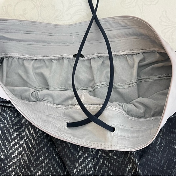 Lululemon T.H.E. Linerless Short 9" in Bleached Herringbone Multi Size Medium - Picture 7 of 14